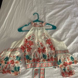 Shoulder cut out top